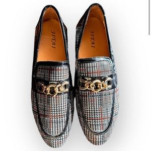 Jitai Men's Plaid Print Loafers with Gold links on toe box Size 10 Black Multi